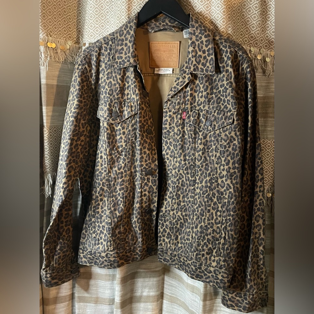 Levi’s Jean leopard jacket. LIKE NEW, Without tags but never worn. Size medium